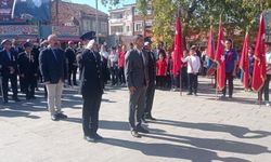 Cumhuriyet etkinlikleri çelenk töreniyle başladı