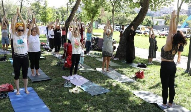 Yoga tutkunları Eyüpsultan’da buluştu