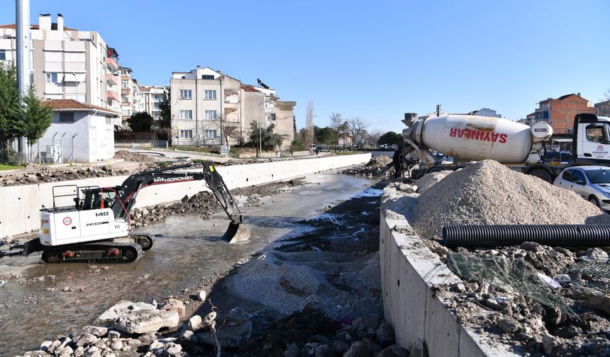 Karesi Petrol Ofisi yıkılıyor, Çay Deresi bitiyor!