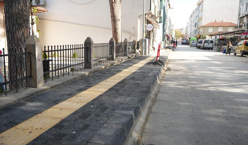 Gömeç'te Atatürk Caddesi’nde Kaldırım Düzenleme Çalışmaları Başladı