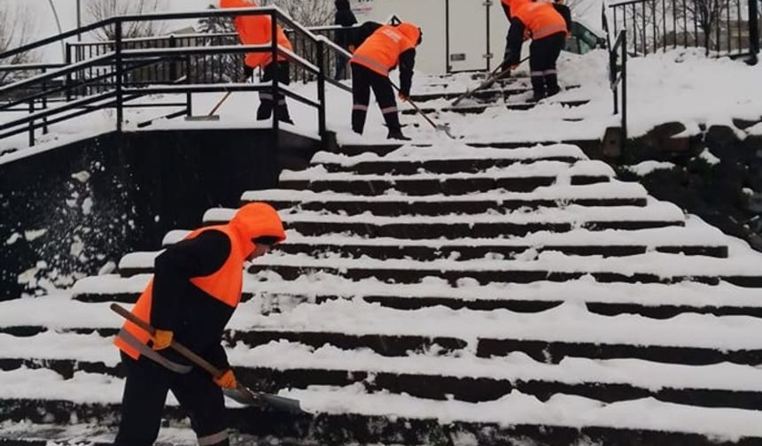 Sultangazi Belediyesi’nin Kar Mesaisi