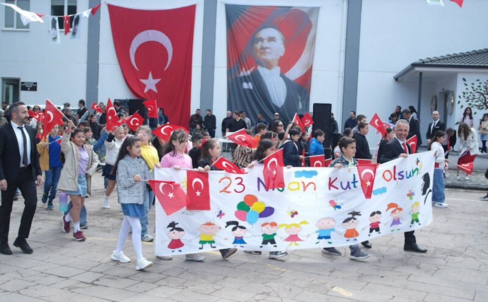 Gömeç’te 23 Nisan Coşkusu: Çocuklar Bayramı Doyasıya Kutladı